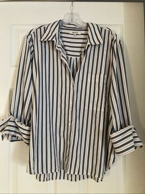 EUC Madewell easy Y neck button up shirt